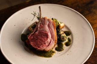 Gigot d’agneau : quels vins de Provence et d’ailleurs servir avec