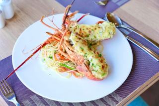 Langouste et homard : les accords avec les blancs et les rosés de Provence