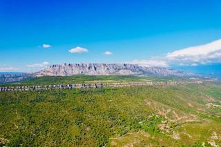 Le pays d’Aix et ses appellations, des Alpilles à la Sainte-Victoire